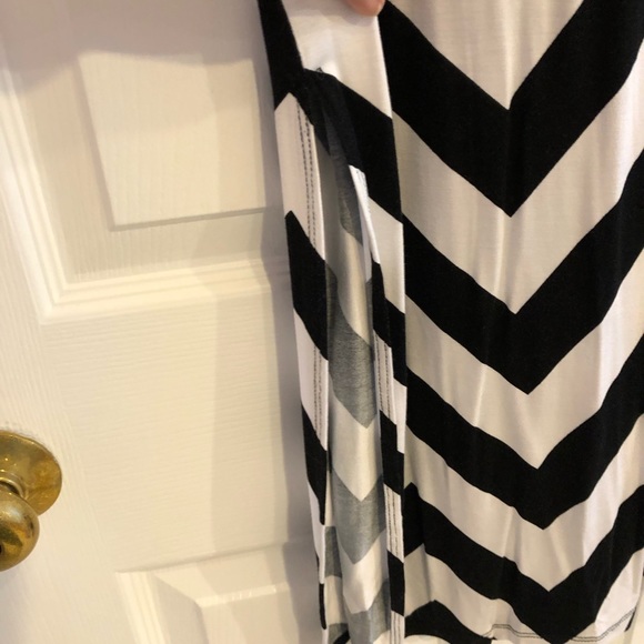 A.N.A. Women’s Black And White Chevron Maxi-Skirt, Size Medium - Picture 3 of 8